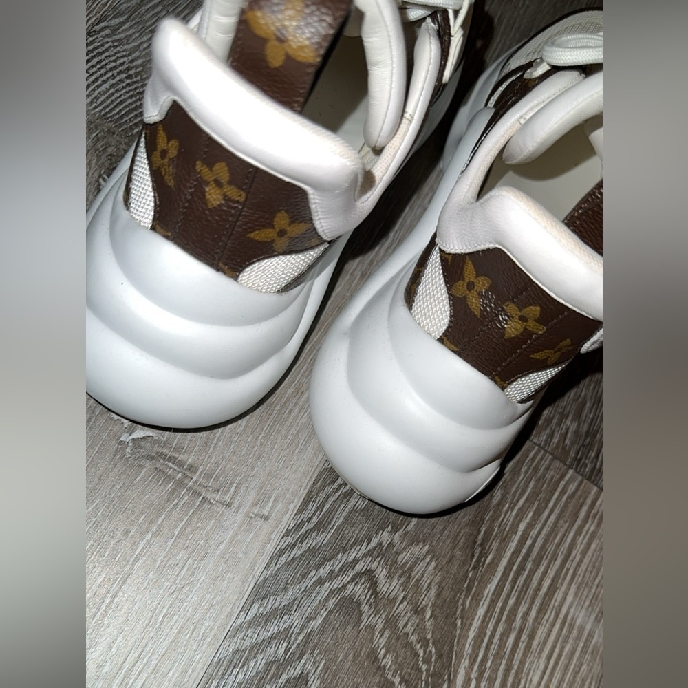 LV Archlight Sneaker - Picture 2 of 5